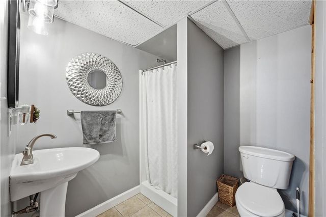 404 SE Onyx Drive, Lee's Summit, MO 64063