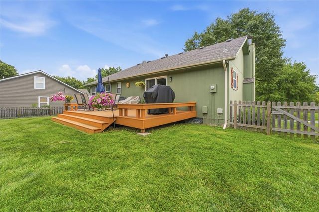 404 SE Onyx Drive, Lee's Summit, MO 64063