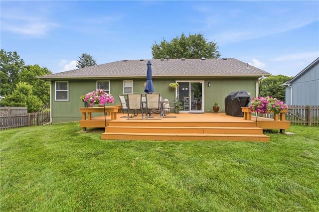 404 SE Onyx Drive, Lee's Summit, MO 64063
