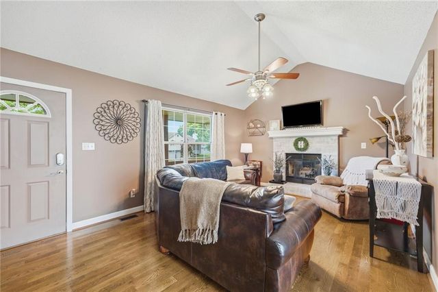 404 SE Onyx Drive, Lee's Summit, MO 64063