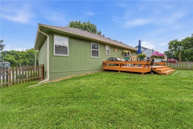 404 SE Onyx Drive, Lee's Summit, MO 64063
