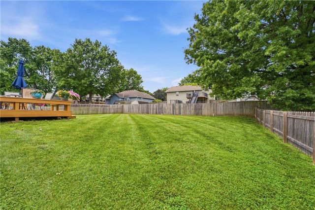 404 SE Onyx Drive, Lee's Summit, MO 64063