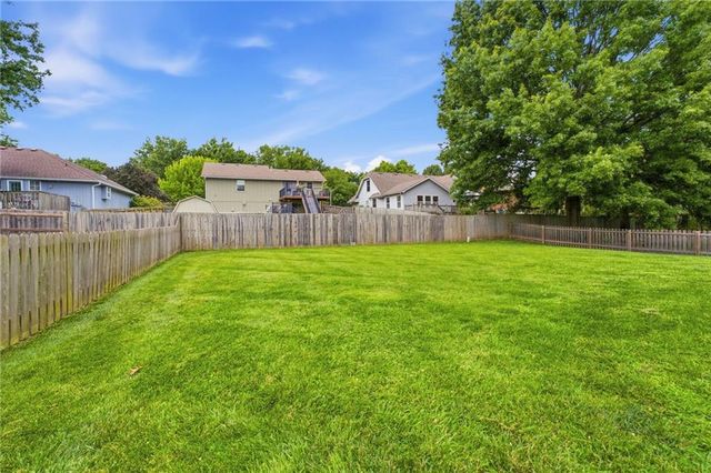 404 SE Onyx Drive, Lee's Summit, MO 64063