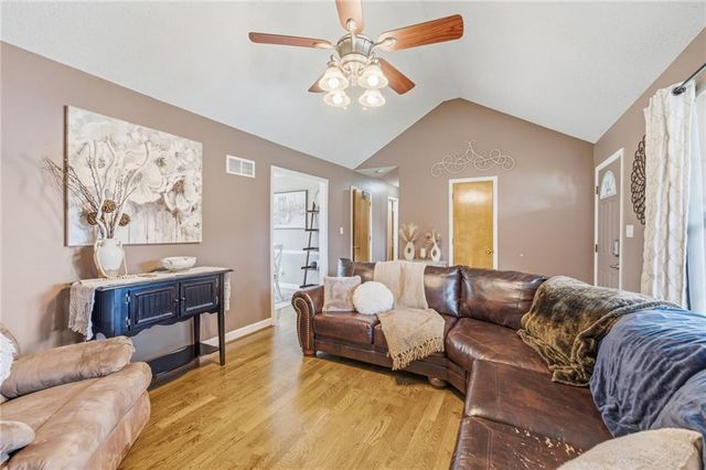 404 SE Onyx Drive, Lee's Summit, MO 64063