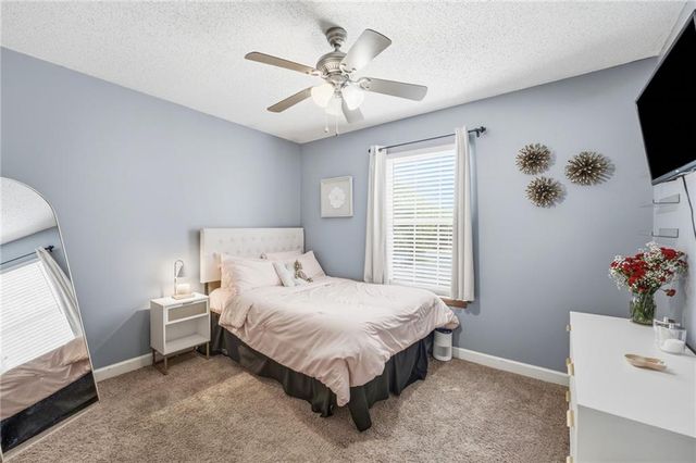 404 SE Onyx Drive, Lee's Summit, MO 64063