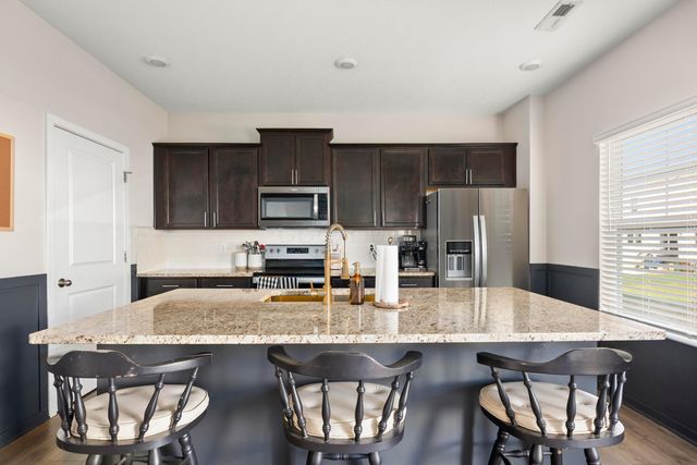 214 Sandburg Drive, Lithopolis, OH 43136