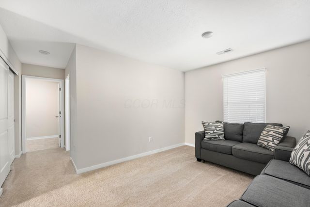 214 Sandburg Drive, Lithopolis, OH 43136