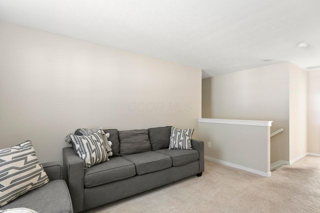 214 Sandburg Drive, Lithopolis, OH 43136