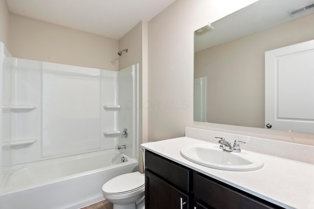 214 Sandburg Drive, Lithopolis, OH 43136