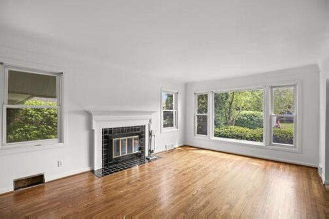 13660 Winchester Street, Oak Park, MI 48237