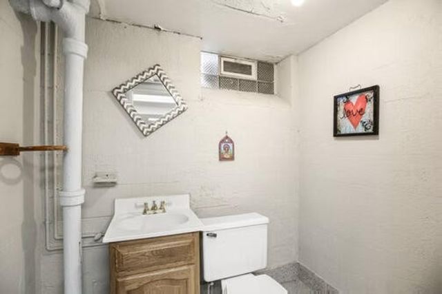 13660 Winchester Street, Oak Park, MI 48237