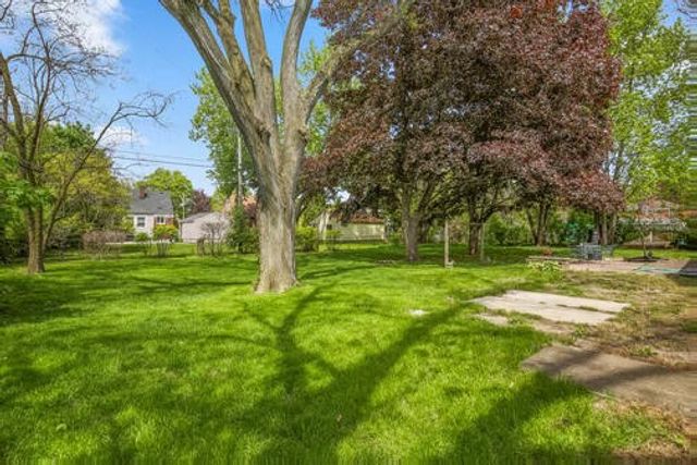 13660 Winchester Street, Oak Park, MI 48237