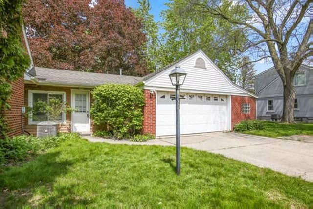 13660 Winchester Street, Oak Park, MI 48237