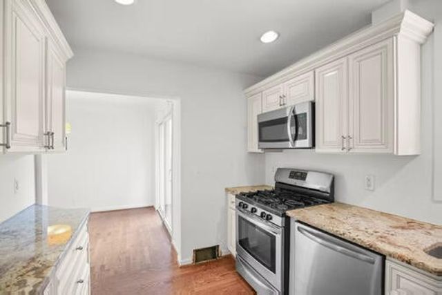 13660 Winchester Street, Oak Park, MI 48237