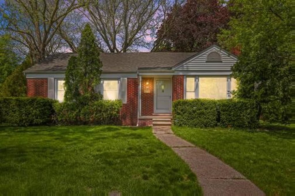 13660 Winchester Street, Oak Park, MI 48237