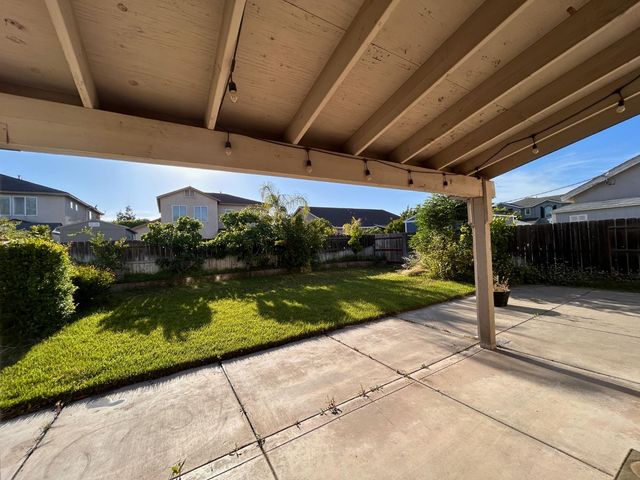 5831 Alton Ct, Riverbank, CA 95367