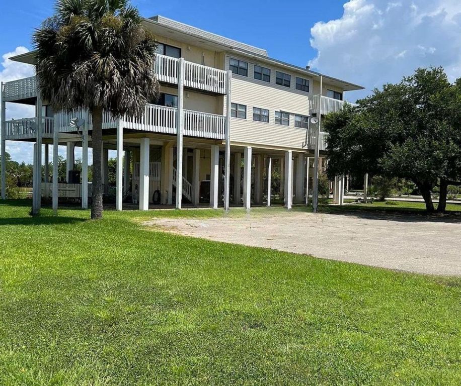 36 Sea Breeze Dr Apt 3, Crawfordville, FL 32327