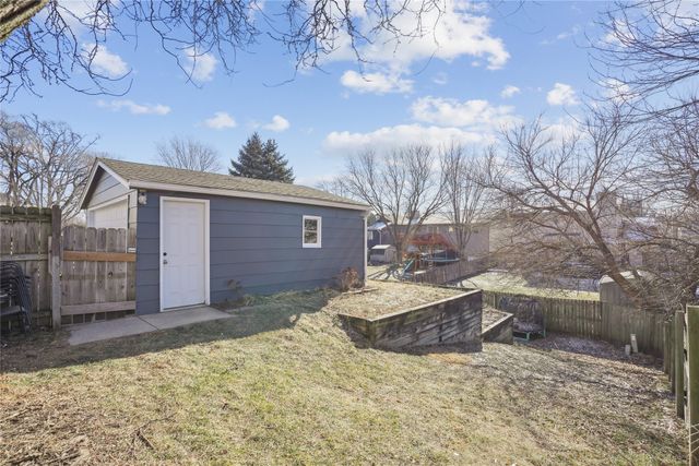 5016 Westwood Drive, West Des Moines, IA 50265