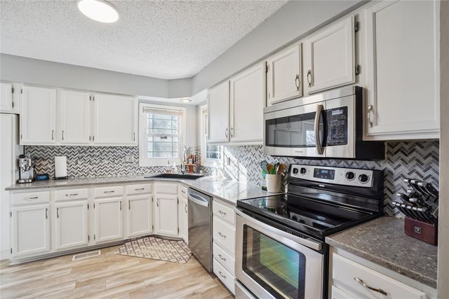 5016 Westwood Drive, West Des Moines, IA 50265