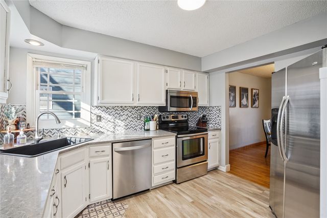 5016 Westwood Drive, West Des Moines, IA 50265