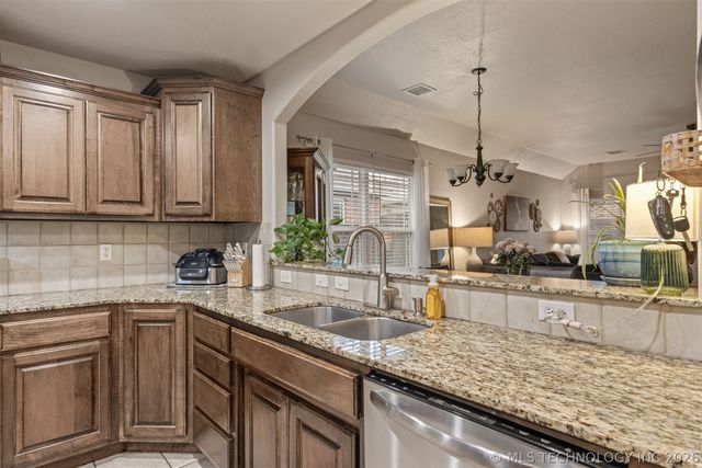 13325 S 21st Court E, Bixby, OK 74008
