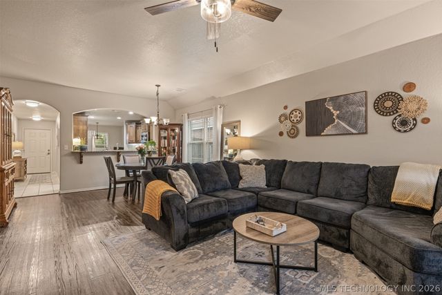 13325 S 21st Court E, Bixby, OK 74008