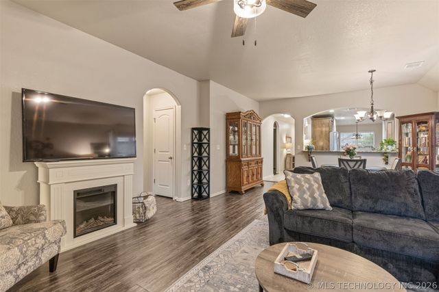 13325 S 21st Court E, Bixby, OK 74008