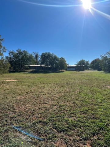 903 E AVE B, Sweetwater, TX 79556