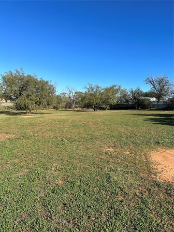 903 E AVE B, Sweetwater, TX 79556