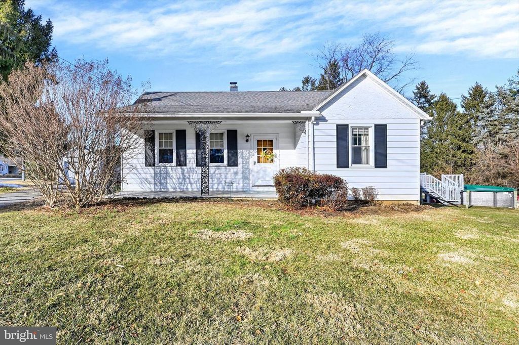 Image 1 of property listing at 3049 E PROSPECT RD, York, PA 17402