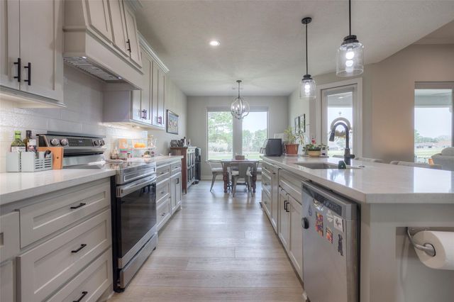 16 Westwood Drive W, Trinity, TX 75862