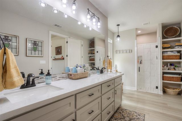 16 Westwood Drive W, Trinity, TX 75862