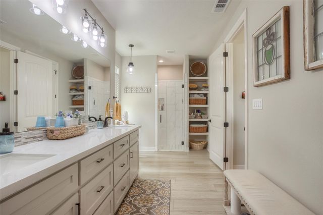 16 Westwood Drive W, Trinity, TX 75862