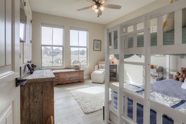 16 Westwood Drive W, Trinity, TX 75862