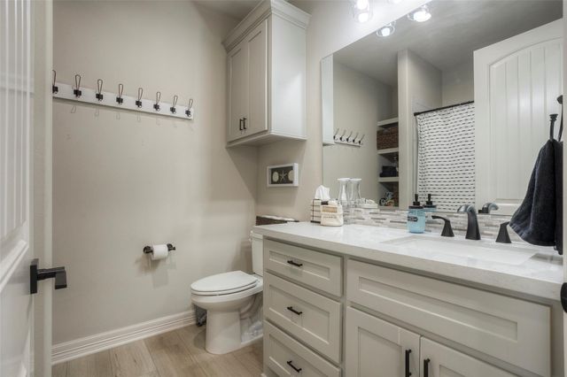 16 Westwood Drive W, Trinity, TX 75862