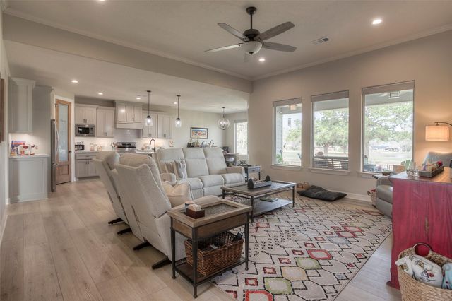 16 Westwood Drive W, Trinity, TX 75862