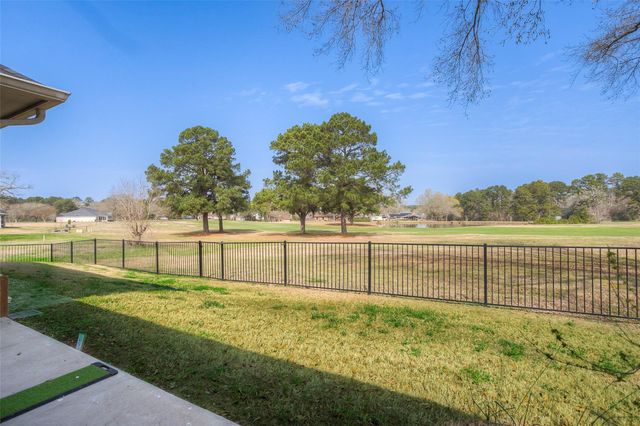 16 Westwood Drive W, Trinity, TX 75862