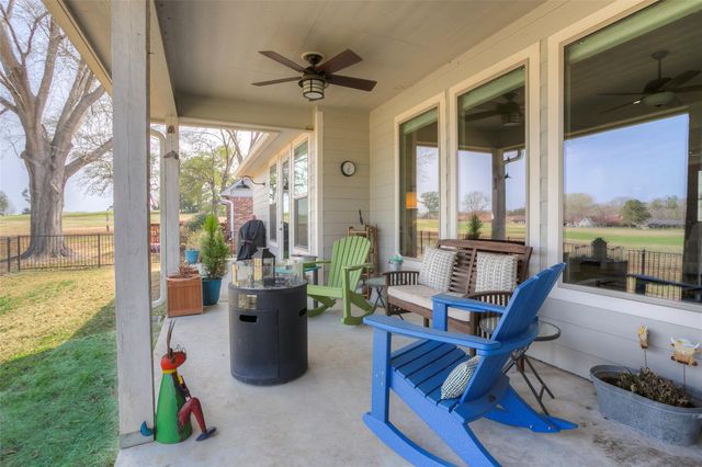 16 Westwood Drive W, Trinity, TX 75862