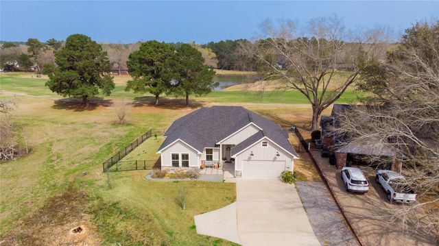 16 Westwood Drive W, Trinity, TX 75862