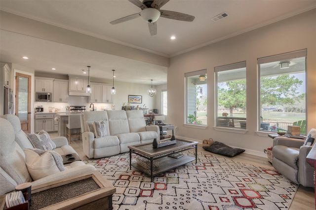 16 Westwood Drive W, Trinity, TX 75862