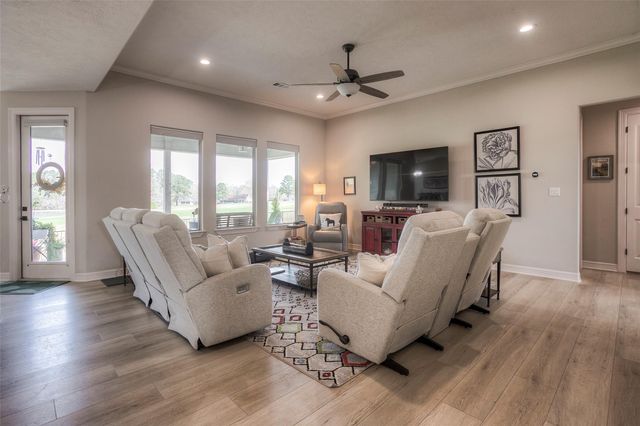 16 Westwood Drive W, Trinity, TX 75862