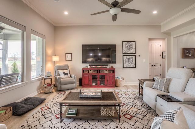 16 Westwood Drive W, Trinity, TX 75862