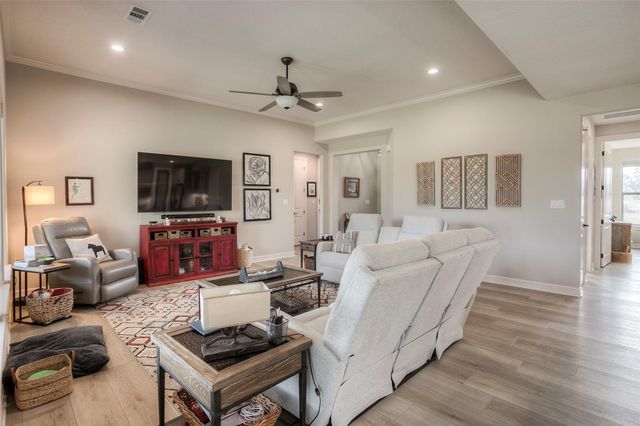 16 Westwood Drive W, Trinity, TX 75862