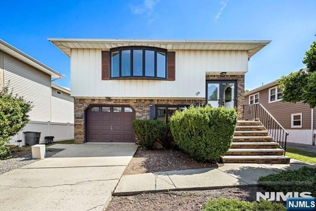 294 Julianne Terrace 1, Secaucus, NJ 07094