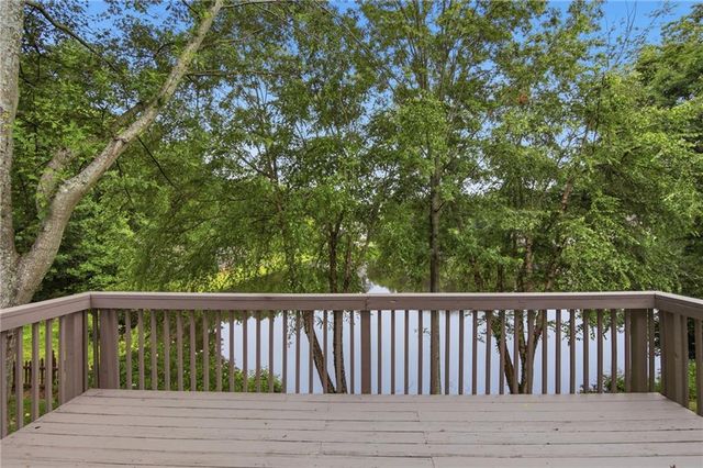 4343 Clairesbrook Lane, Acworth, GA 30101