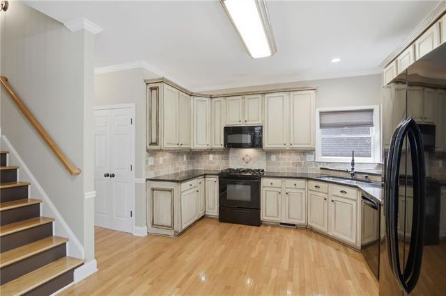4343 Clairesbrook Lane, Acworth, GA 30101