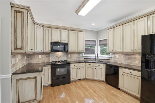 4343 Clairesbrook Lane, Acworth, GA 30101