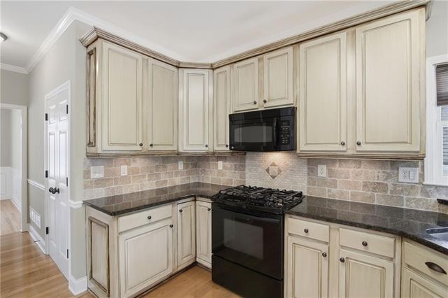 4343 Clairesbrook Lane, Acworth, GA 30101