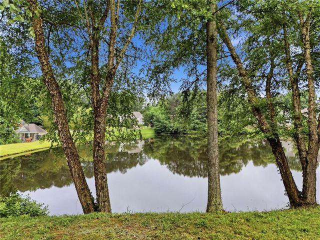 4343 Clairesbrook Lane, Acworth, GA 30101