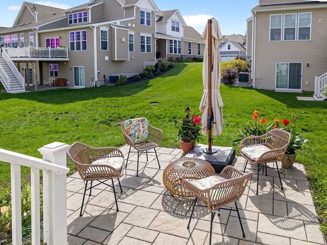 13 Hattie Ln 13, Millis, MA 02054